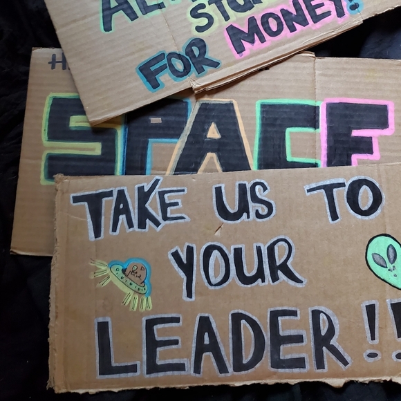 Homeless Alien Prop Signs - Picture 2 of 3